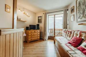 Cozy studio with balcony and Mont Blanc view