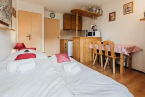 Cozy studio with balcony and Mont Blanc view