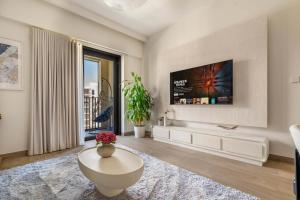 Free housekeeping visits during your stay - StayShort - Modern 1 Bedroom in Dubai Creek Harbour that Sleeps 2