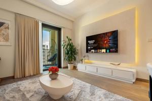 Free housekeeping visits during your stay - StayShort - Modern 1 Bedroom in Dubai Creek Harbour that Sleeps 2