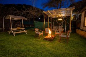 Beholden Stay & Cafe-Mountain View Boutique Stay in Old Manali