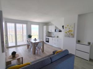 Sunset View apartment - modern three bedroom apartment with sea view and pool