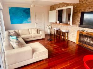 Spacious Luxury Home w Pool Sportscourt Forest Water City Views