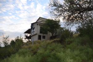 Adestdei - Farm House