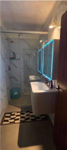 Suite 001