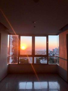 Modern Homely Two Bed Two Bath Condo Perfect View, Pool, & Gym