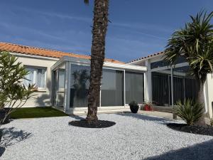 Maison familiale 3 chambres avec jardin - La Pironniere