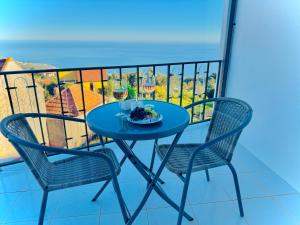Sunshine Serenity T2 Top Floor-Ocean Views & Parking