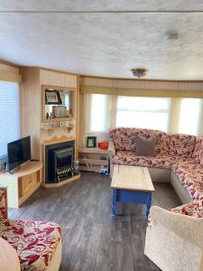 PD Wonderwall Caravan, Direct beach access & Beds made on arrival & GCH