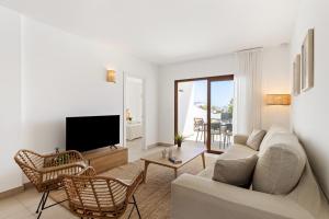 Villa Los Altos Gadea 9B by Escape Home