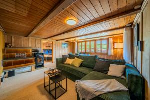 Mountain View near Brienz with Hot Tub & free parking