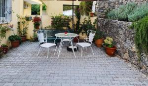 Fotis and Linda Apartments 1 & 2 in Corfu