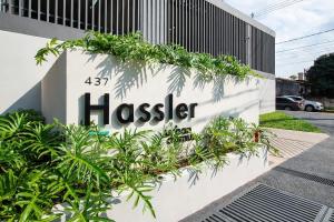 Contemporary Gem 1BR Pool & BBQ 105