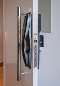 Contemporary Gem 1BR Pool & BBQ 105