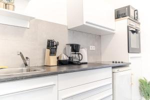 Vienna Meidling Center, Modern 1BR Apt with TV & WIFI