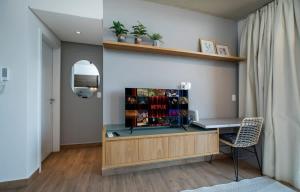 Luxury Retreat Modern 1BR Pool and Gym 704