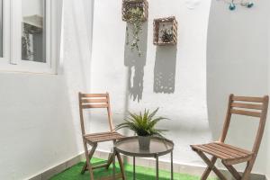 Home2Book Bright Retreat with Patio & Roof Access