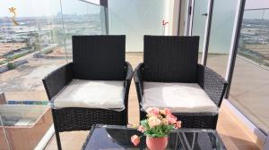 Elegant 1BR Retreat - Chic Central City Haven