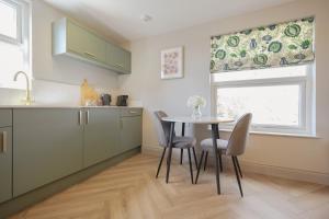 The Riverview Apartment - City Retreat