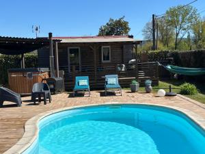 Chalet avec bain nordique et piscine Chambre dhôtes La Siesta