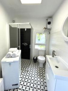 Antibes Old Town Rooftop Sea-View 1BR Apt with Terrace