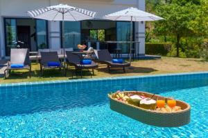 4-Bedroom Panoramic Sea View Villa Pool, Airport Pick-Up Service, Maid Cleaning, Near Karon Beach