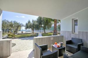 Stella Marina with Pool 100 m from beach