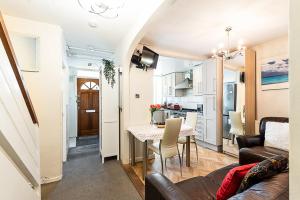 London Home with Garden Near Richmond Park