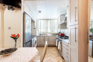London Home with Garden Near Richmond Park