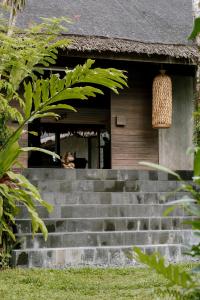 Big Rock Villa - Beachfront villa with pool & direct surf access