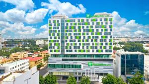 Holiday Inn & Suites Saigon Airport by IHG
