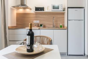 Home2Book Modern Studio & Roof Access