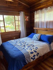Cabaña en bello jardin con gazebo
