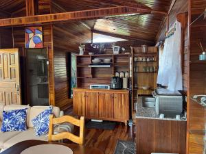 Cabaña en bello jardin con gazebo