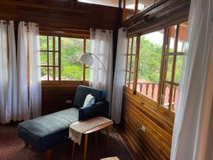 Cabaña en bello jardin con gazebo