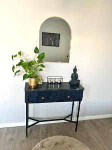 Spacious and Cozy House with Affordable Parking