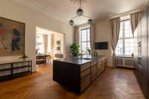 Modern Luxury 4BR Home near Kings Garden