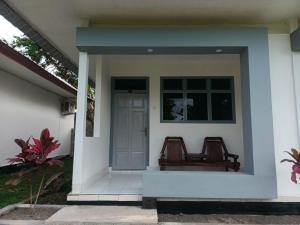 Indah Lodge Cottages & Restaurant