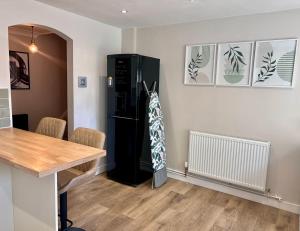 Brand New 2 Bed House - Sleeps 4 - Free Parking - Near HS2 & Drayton Manor