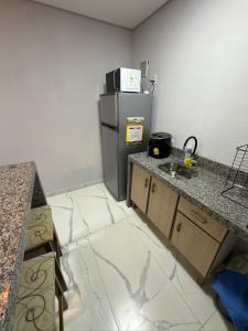 Kitnet localizado 6 min shopping