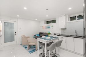 New and Modern 2 Bedrooom Basement
