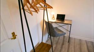 Lavish 3-Bedroom Rainham Home, A Place to Rest, A Place to Reconnect, Parking, Free WiFi