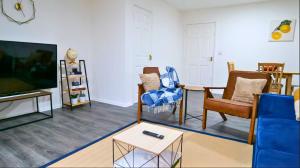 Lavish 3-Bedroom Rainham Home, A Place to Rest, A Place to Reconnect, Parking, Free WiFi