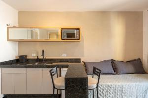 Apartamento 806 - Cena Living · Fique no centro | Wi-fi, Enxoval e Academia | 4p
