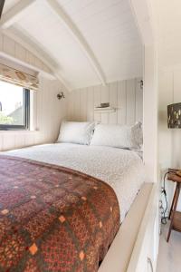 Unique Double Shepherds Hut Hideaway - Pembrokeshire