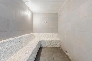 Stylish Sea View Apartment Near Nai Harn Gym Pool