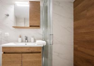 J&N Exclusive living by ΜΡS