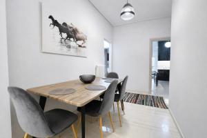 J&N Exclusive living by ΜΡS
