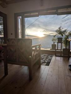 Firdaus at Theog - Luxurious 4 Bedroom Mountain View Villa