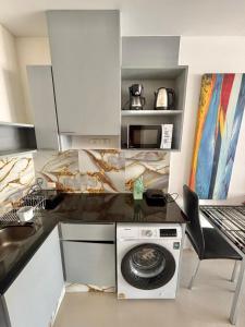 Chic Condominium Karon A718